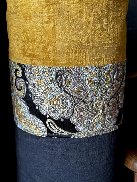 Duży wałek CZARNY ORNAMENT