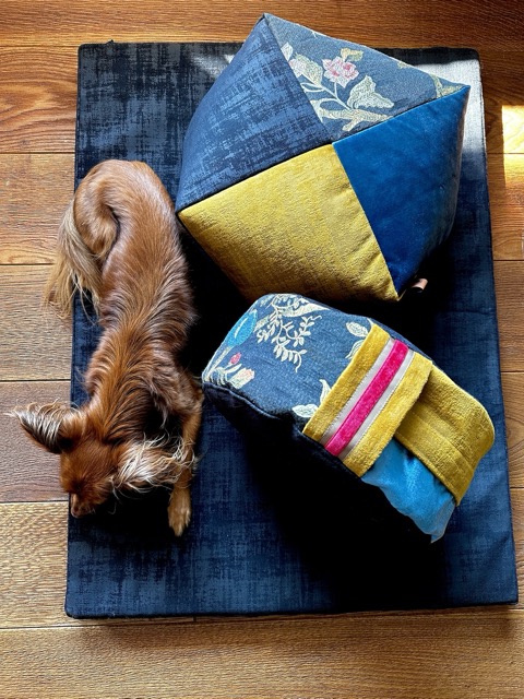 Zafu CHIŃSKA ŚLIWKA w lazurowym błękicie