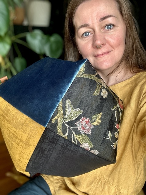 Ojami CHIŃSKA ŚLIWKA w lazurowym błękicie